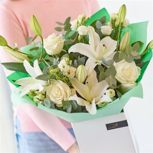 WHITE ROSE AND LILY BOUQUET